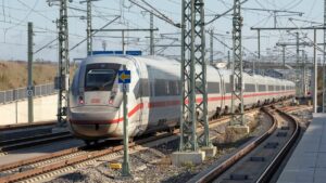 2024-00-BW-Merklingen-Bf-ICE-ETCS-Gleis-2__c__DB-AG-Axel-Hartmann-Fotografie-2437898213